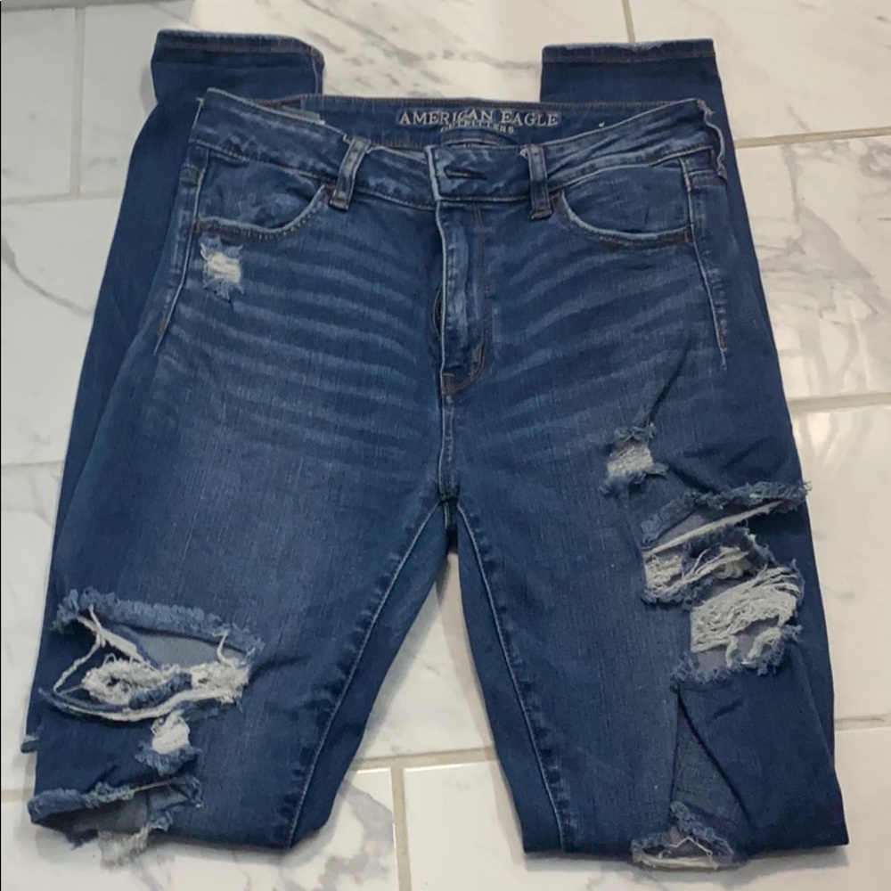 Distressed High Rise Jegging